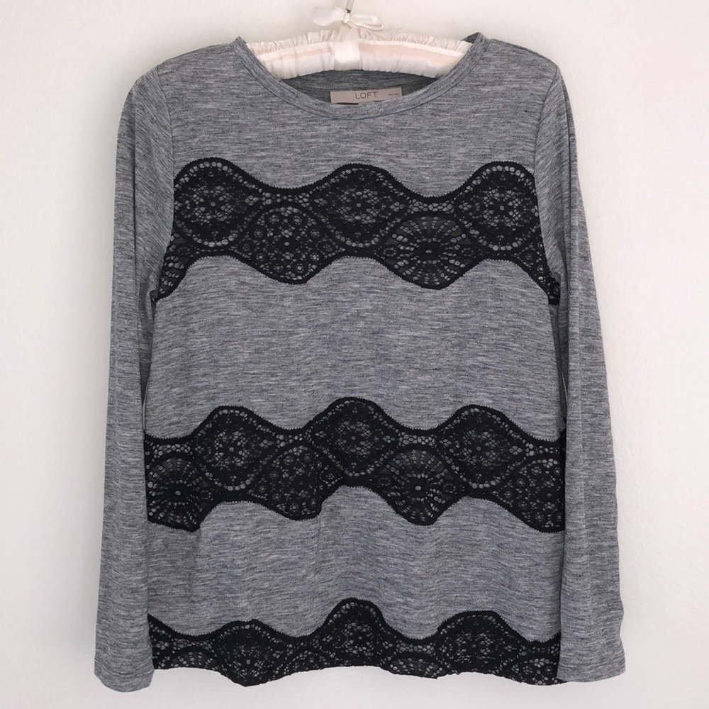 ✨NWT LOFT Lace Trim Long Sleeve Top✨